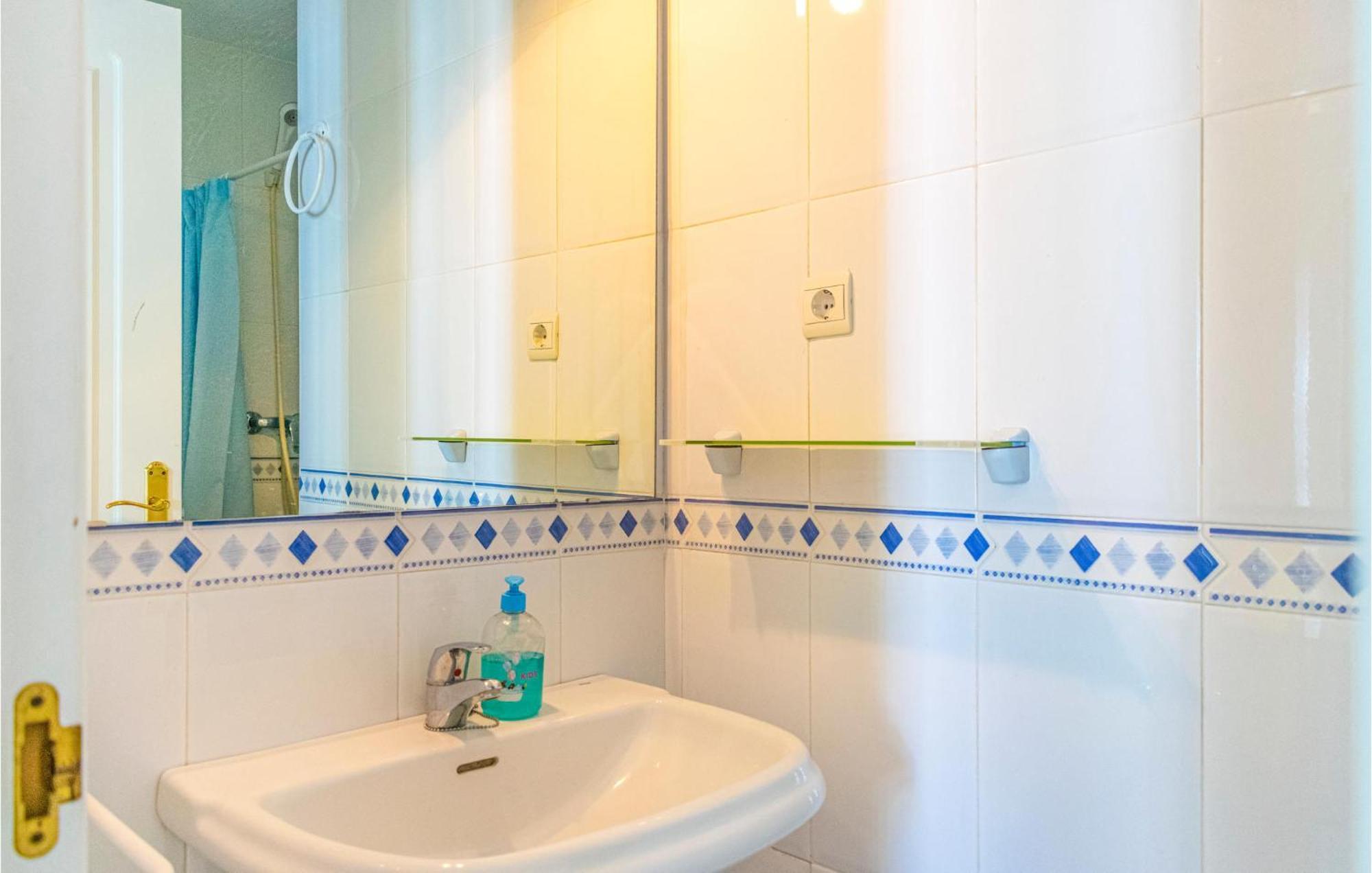 Lovely Apartment In Marbella With Kitchenette ภายนอก รูปภาพ