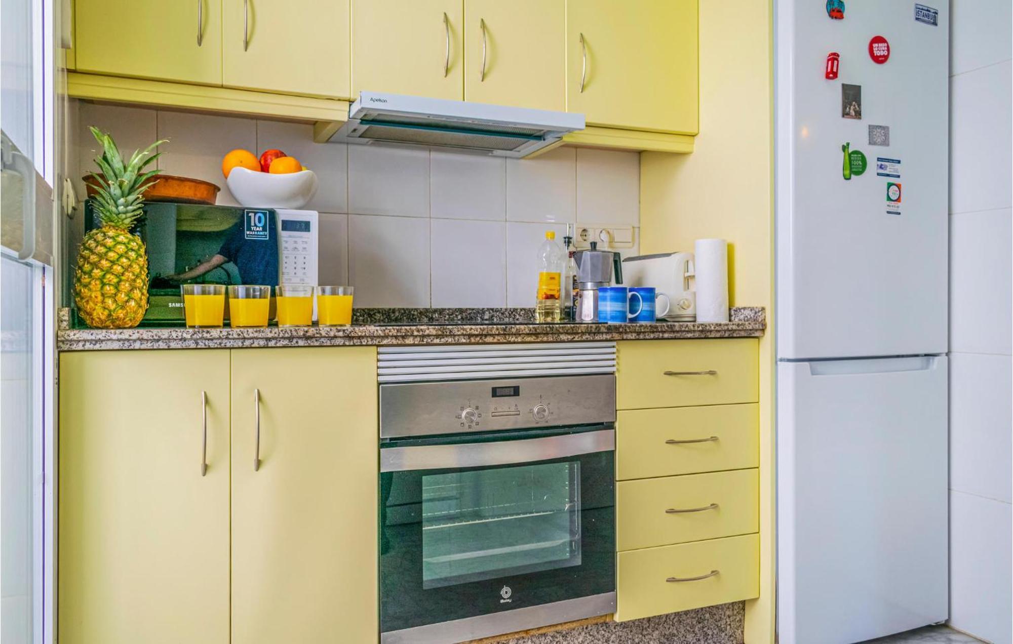 Lovely Apartment In Marbella With Kitchenette ภายนอก รูปภาพ