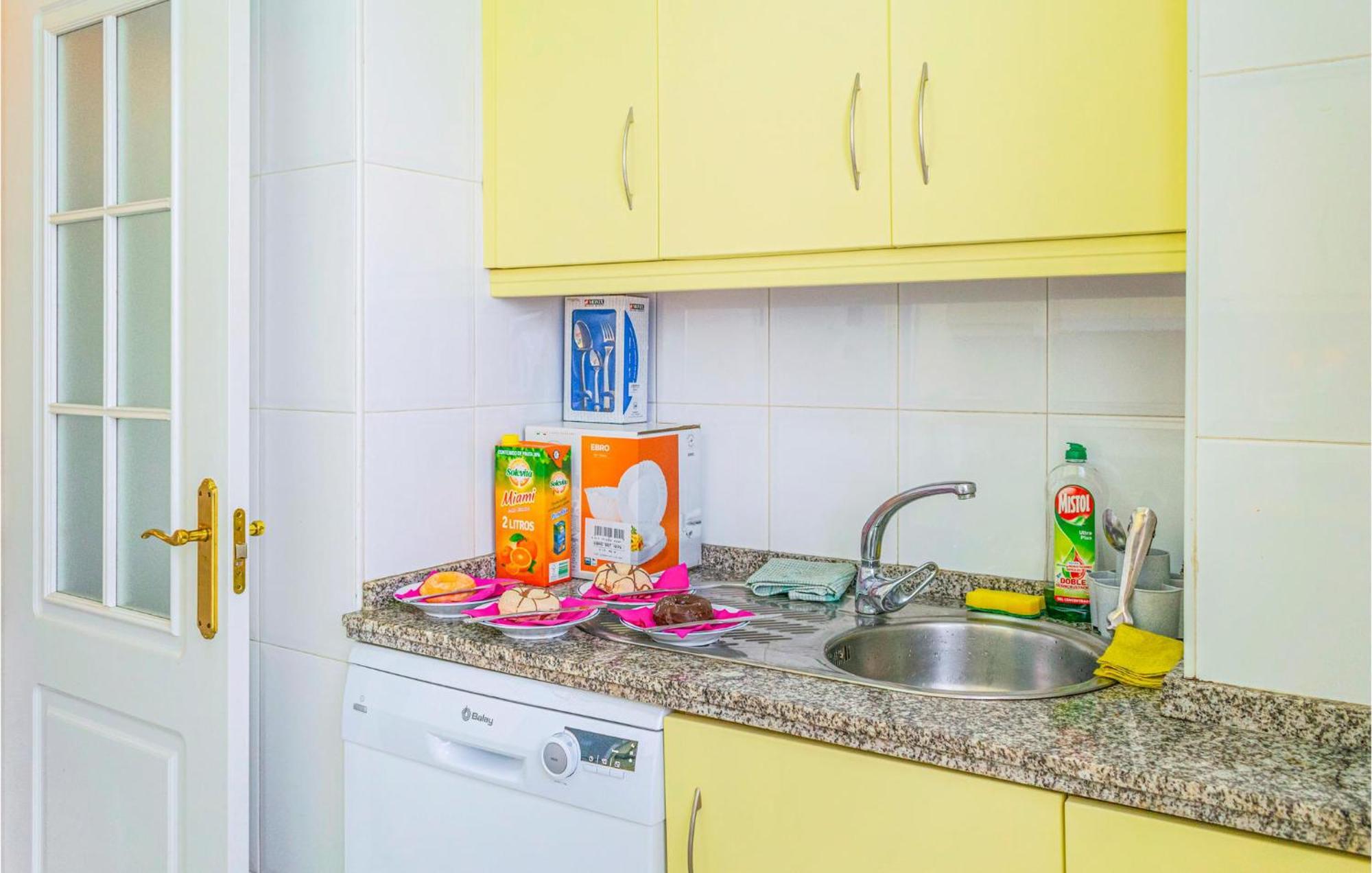 Lovely Apartment In Marbella With Kitchenette ภายนอก รูปภาพ