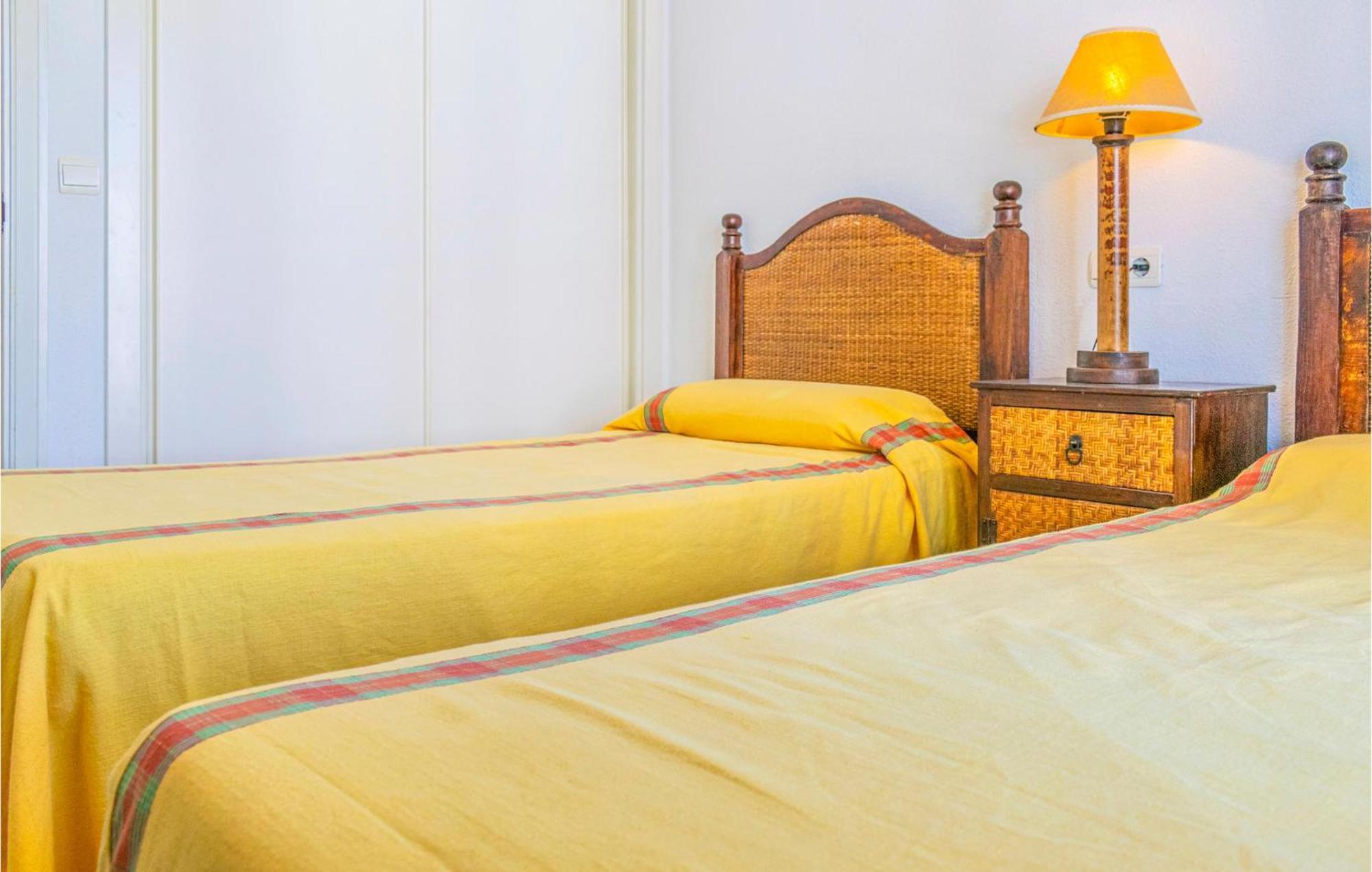Lovely Apartment In Marbella With Kitchenette ภายนอก รูปภาพ