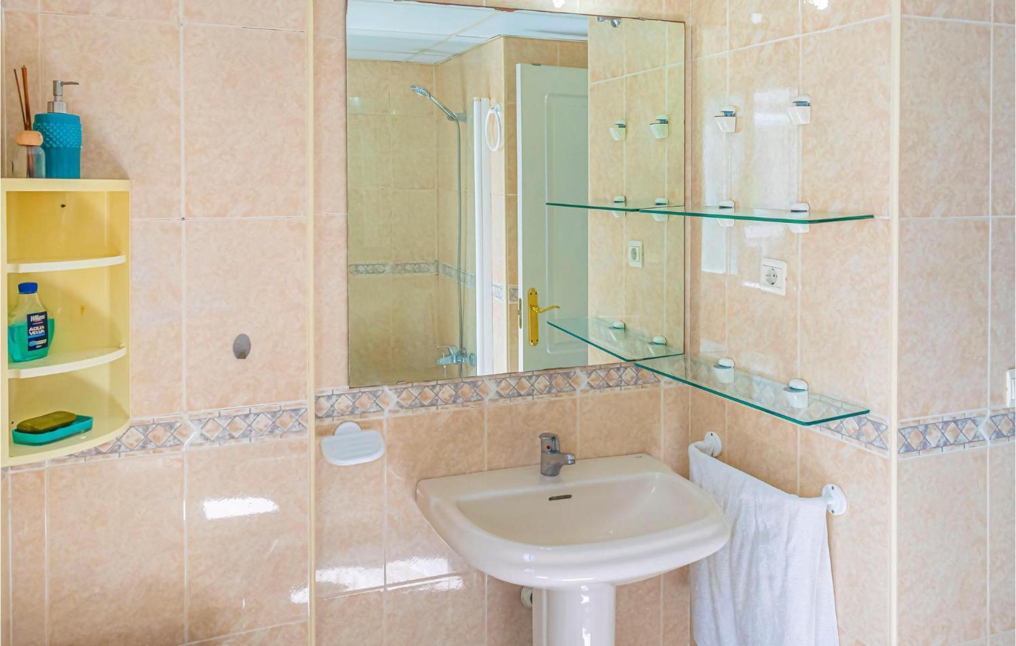 Lovely Apartment In Marbella With Kitchenette ภายนอก รูปภาพ